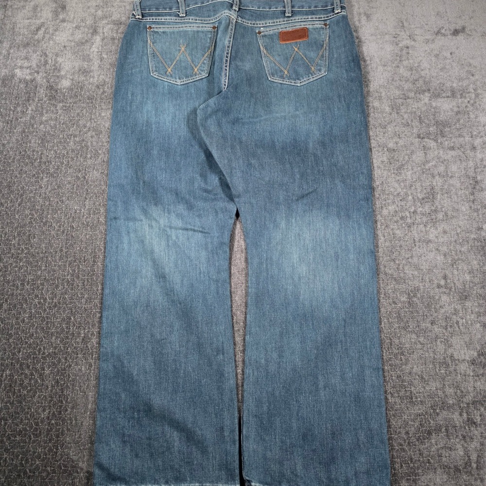 Wrangler Retro Relaxed Bootcut Jeans Mens 38x30 Medium Wash Cowboy Rodeo Denim